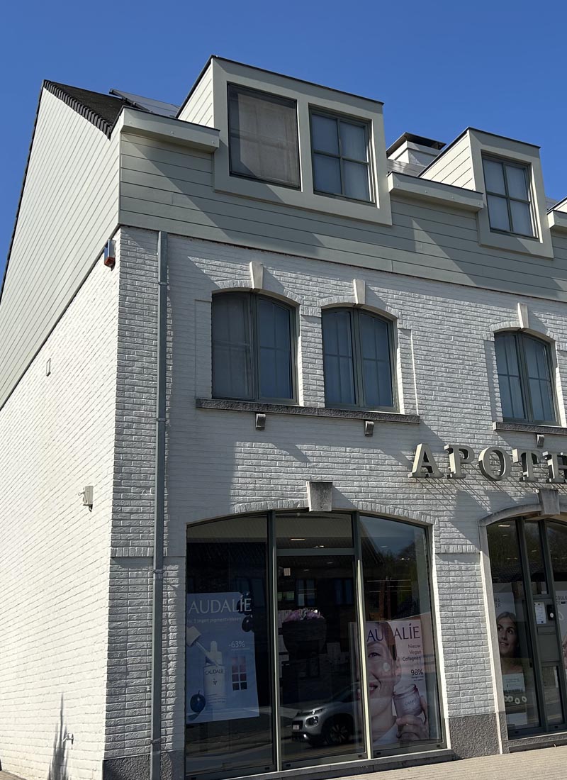 Gevelrenovatie van apotheek in Wortegem