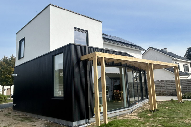 Gevelbekleding en woninguitbreiding in Oudenaarde