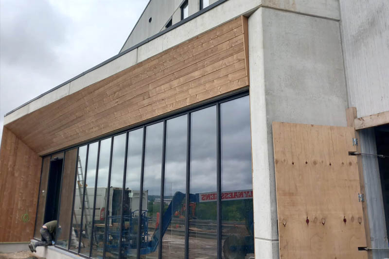 Gevelbekleding voor utiliteitsbouw in Suarlée