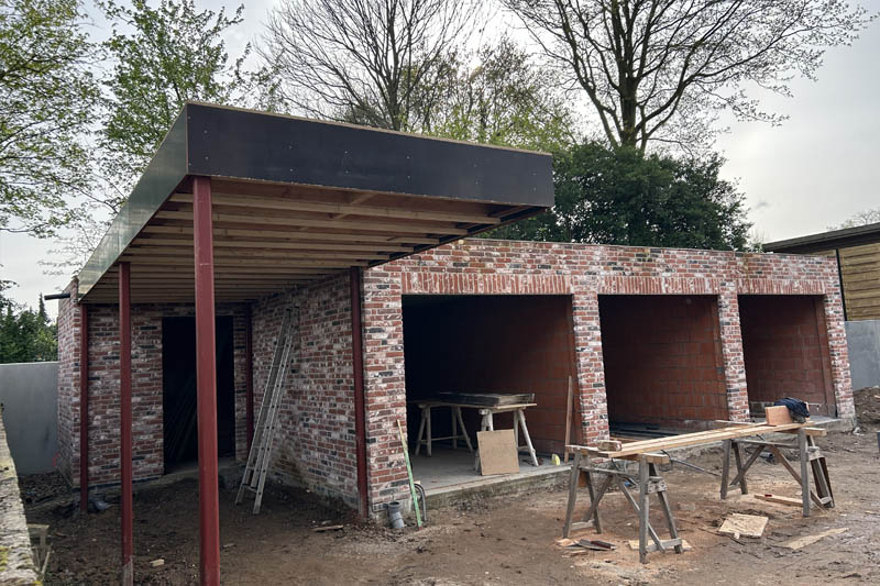 Luifel te Kruisem met Thermowood gevelbekleding