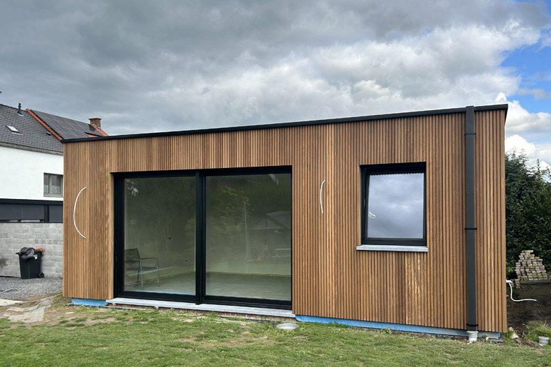 Tuingebouw in Wortegem met padouk gevelafwerking